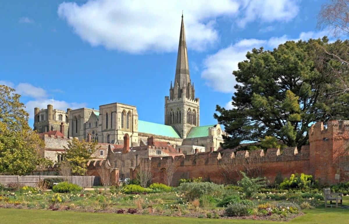 Beautiful Georgian Home In The Heart Of Chichester Exterior foto